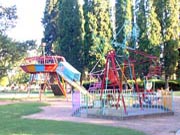 plaza10a.jpg - 16512 Bytes